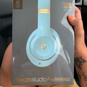 Beats Studio 3 Wireless in Light Blue